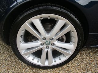 /photos/9830/9e3a9fcc-8ec2-4c72-9e91-b52940027f3c_i320x240.jpg