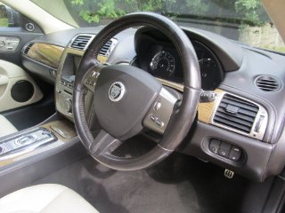 /photos/9830/fffa0dbe-5dac-4e7f-ab09-16a24185a325_i320x240.jpg